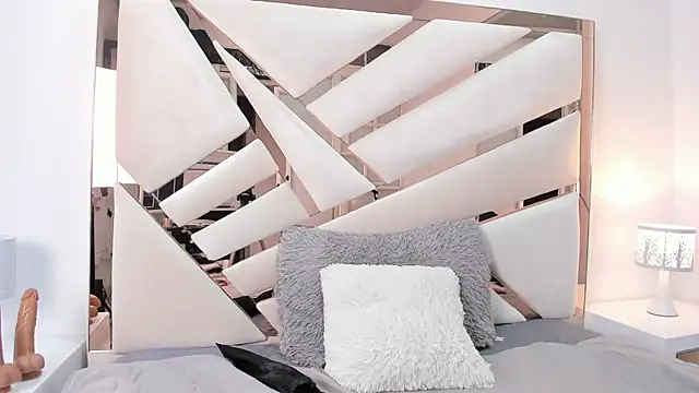 Snapshot of Naughty__Mom chatting on January 29, 10:53 pm Naughty Mom online show from January 29, 10:53 pm