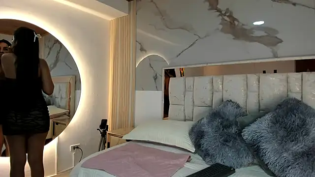 Snapshot of Naughty__Mom chatting on June 6, 10:36 pm Naughty Mom online show from June 6, 10:36 pm