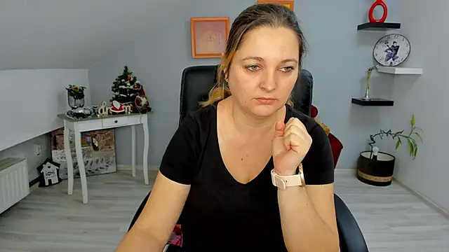LollaGirl online show from January 6, 4:26 am