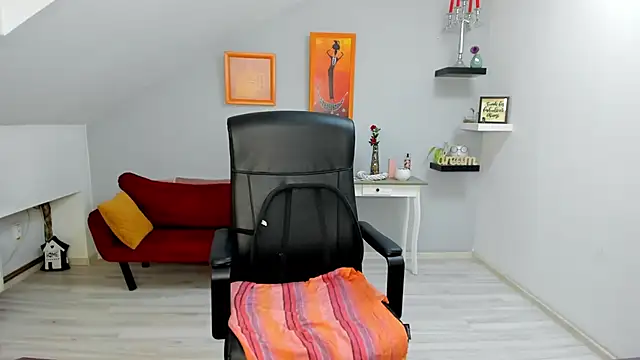 LollaGirl online show from January 16, 4:27 am