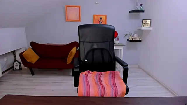 LollaGirl online show from February 18, 4:19 am