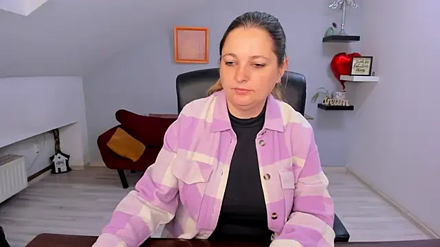 LollaGirl online show from March 26, 4:18 am