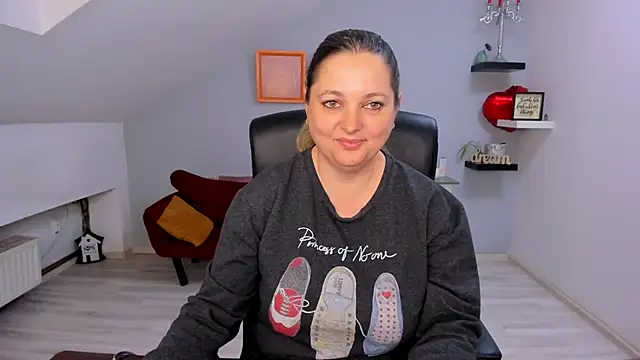 LollaGirl online show from March 27, 4:18 am