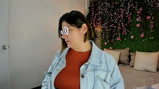 SarahDeyvis online show from December 17, 1:50 pm