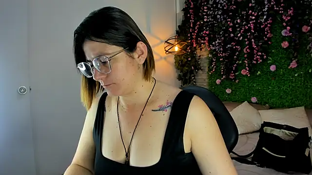 SarahDeyvis online show from December 18, 2:12 pm