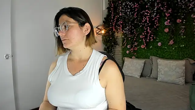 SarahDeyvis online show from January 9, 2:20 pm