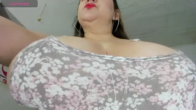 Snapshot of susy_bigboobs chatting on April 16, 8:48 am susy bigboobs online show from April 16, 8:48 am