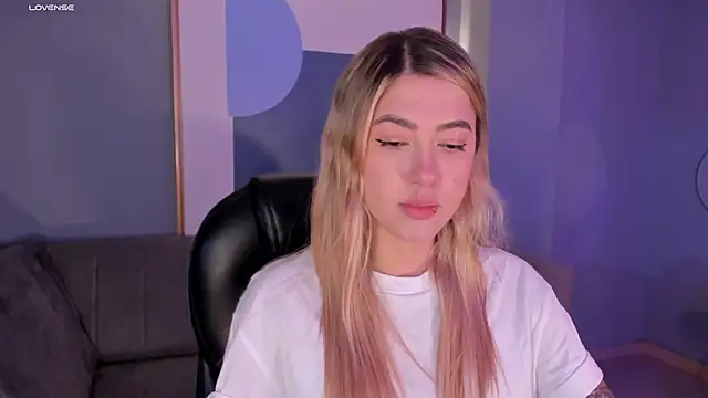 EveBensonX online show from November 20, 7:35 pm