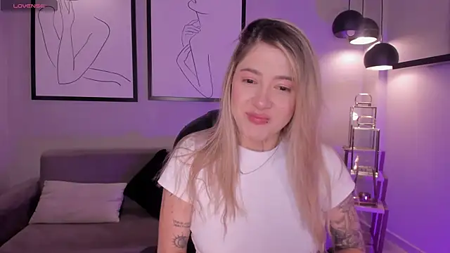 EveBensonX online show from January 13, 12:21 pm