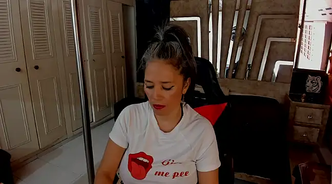 cute sassy online show from January 12, 5:11 pm