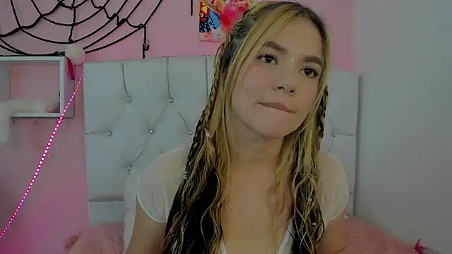 18candys online show from October 18, 7:25 pm