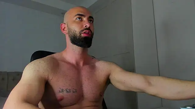 MichaelMasterss online show from April 28, 8:36 pm