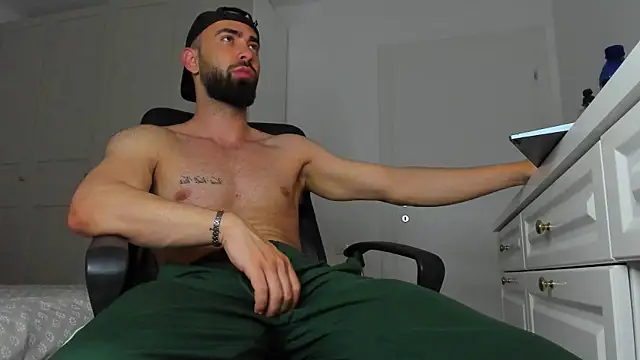MichaelMasterss online show from May 18, 8:47 pm