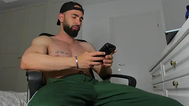 MichaelMasterss online show from May 19, 8:15 pm