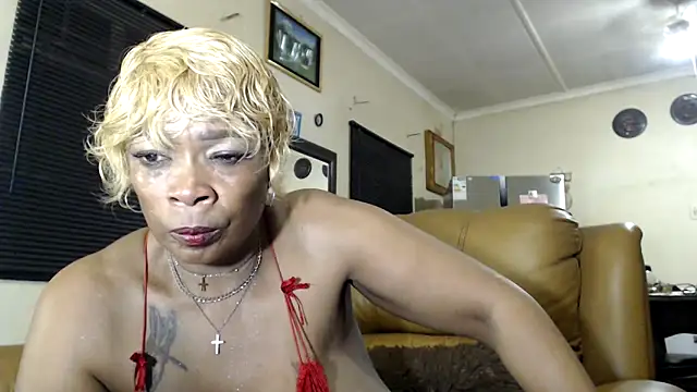 Gucci Bx online show from February 4, 7:31 pm