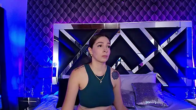 victoriaa lee  online show from September 23, 7:28 pm