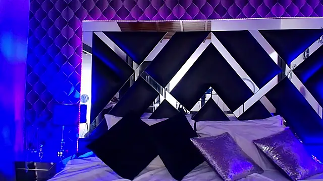 victoriaa lee  online show from October 3, 7:33 pm