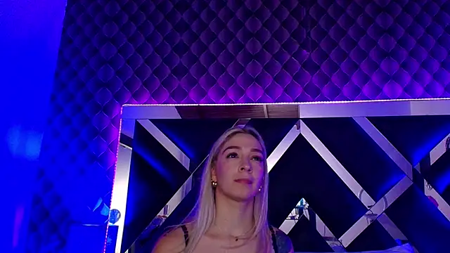 victoriaa lee  online show from October 4, 7:34 pm