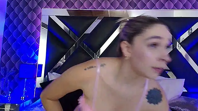 victoriaa lee  online show from November 15, 6:59 pm