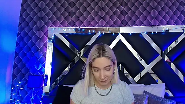 victoriaa lee  online show from March 21, 7:06 pm