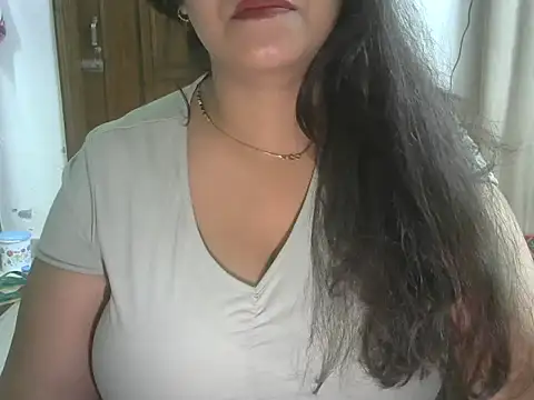 reet kaur69 online show from May 18, 5:30 pm