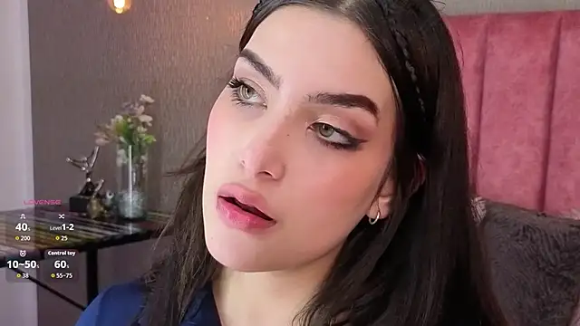 Snapshot of Alexa_Thaylor_ chatting on April 4, 5:43 pm Alexa Thaylor online show from April 4, 5:43 pm