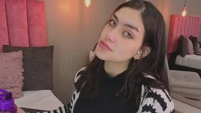 Snapshot of Alexa_Thaylor_ chatting on April 8, 3:01 pm Alexa Thaylor online show from April 8, 3:01 pm
