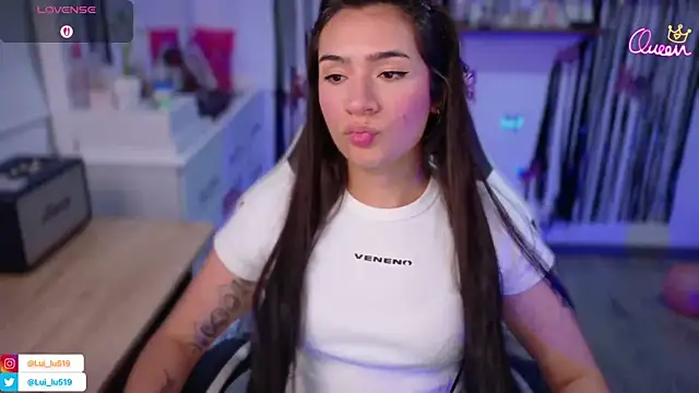 Snapshot of ImLui_lu chatting on April 1, 2:01 am ImLui lu online show from April 1, 2:01 am