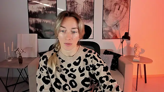 Snapshot of RebeccaMartinez chatting on December 7, 8:11 am RebeccaMartinez online show from December 7, 8:11 am