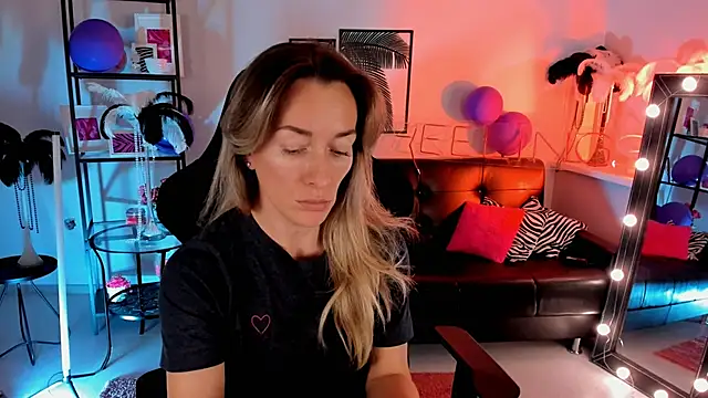 Snapshot of RebeccaMartinez chatting on December 23, 7:49 am RebeccaMartinez online show from December 23, 7:49 am