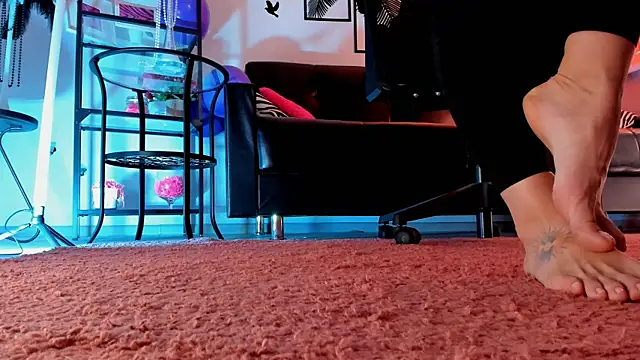 Snapshot of RebeccaMartinez chatting on December 23, 1:56 pm RebeccaMartinez online show from December 23, 1:56 pm