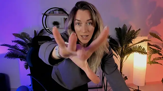 Snapshot of RebeccaMartinez chatting on January 5, 4:58 am RebeccaMartinez online show from January 5, 4:58 am