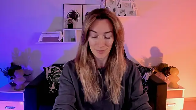 Snapshot of RebeccaMartinez chatting on January 18, 7:49 am RebeccaMartinez online show from January 18, 7:49 am