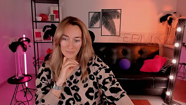 Snapshot of RebeccaMartinez chatting on January 23, 8:36 am RebeccaMartinez online show from January 23, 8:36 am