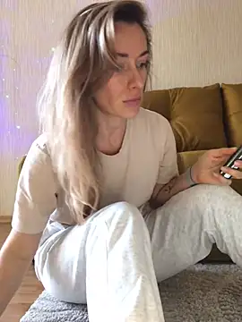 Snapshot of RebeccaMartinez chatting on March 1, 11:06 am RebeccaMartinez online show from March 1, 11:06 am