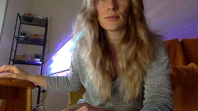 Snapshot of RebeccaMartinez chatting on March 12, 1:51 pm RebeccaMartinez online show from March 12, 1:51 pm