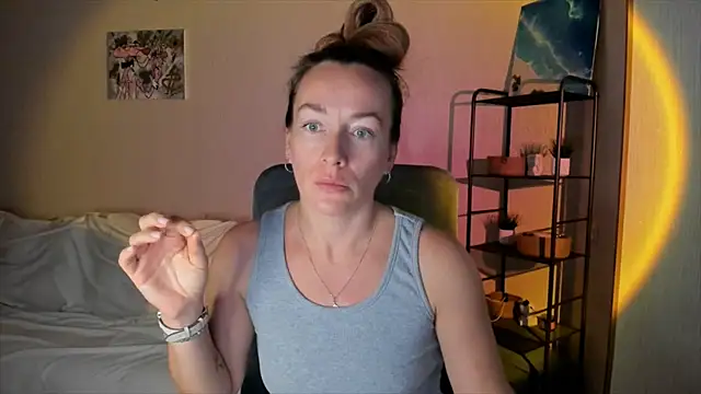 RebeccaMartinez online show from October 6, 10:45 am