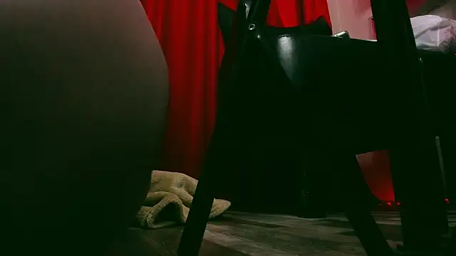 Snapshot of Frau__Lilith chatting on February 15, 8:01 pm Frau Lilith online show from February 15, 8:01 pm