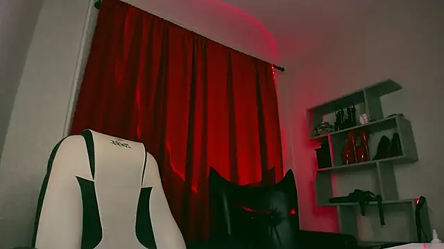 Snapshot of Frau__Lilith chatting on March 2, 12:54 pm Frau Lilith online show from March 2, 12:54 pm