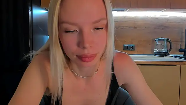 Olivia Bells online show from May 8, 9:20 pm