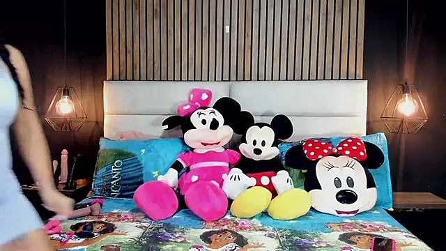 NiicolleMiller online show from February 10, 11:15 am