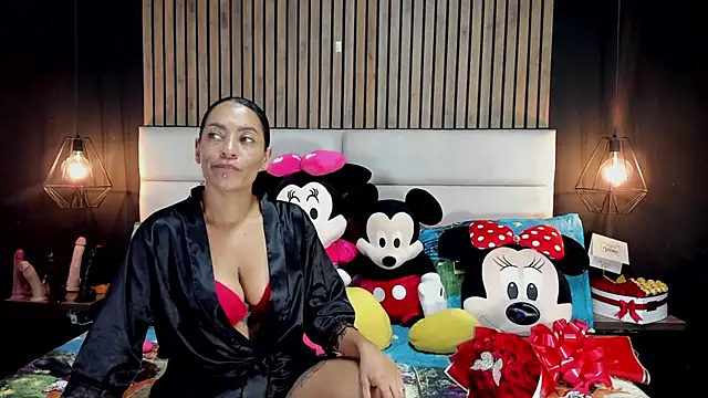 NiicolleMiller online show from February 14, 6:40 pm