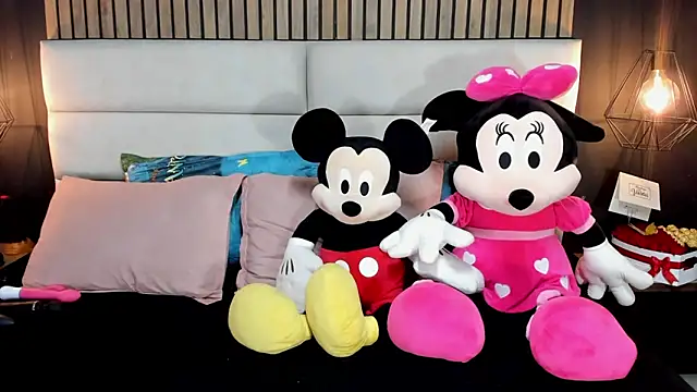 NiicolleMiller online show from February 15, 6:33 pm