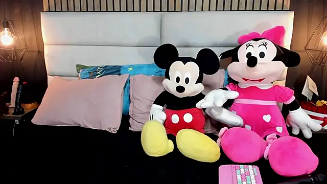 NiicolleMiller online show from February 15, 9:37 pm