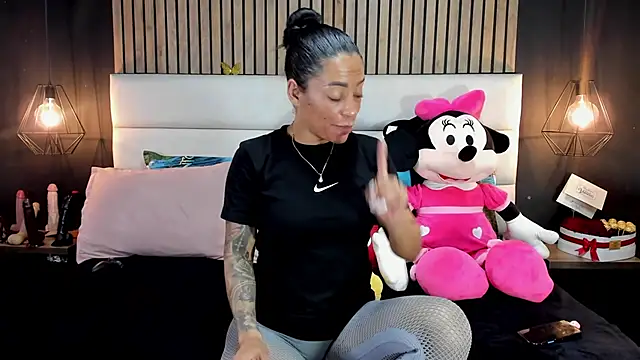 NiicolleMiller online show from February 19, 11:28 am