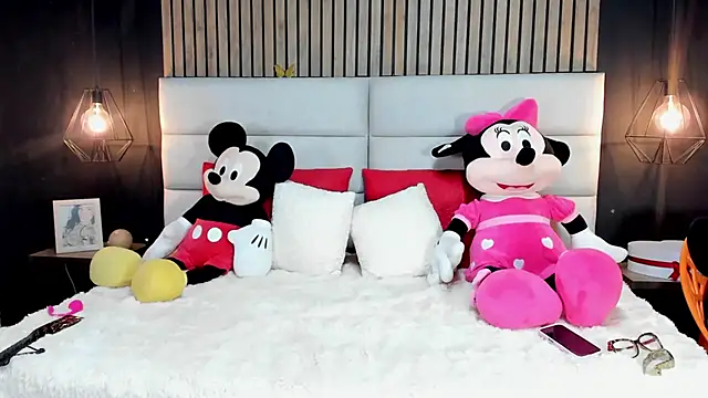 NiicolleMiller online show from March 3, 11:11 am