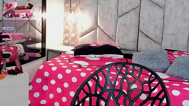 NiicolleMiller online show from November 1, 1:13 pm