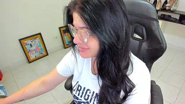 BellaFlaming online show from April 23, 10:36 am
