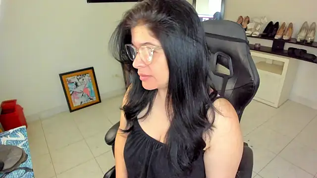 BellaFlaming online show from April 27, 10:35 am