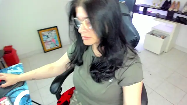 BellaFlaming online show from April 29, 11:14 am